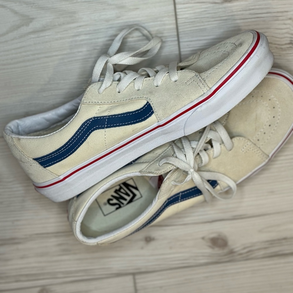 Vans - Picture 2 of 4